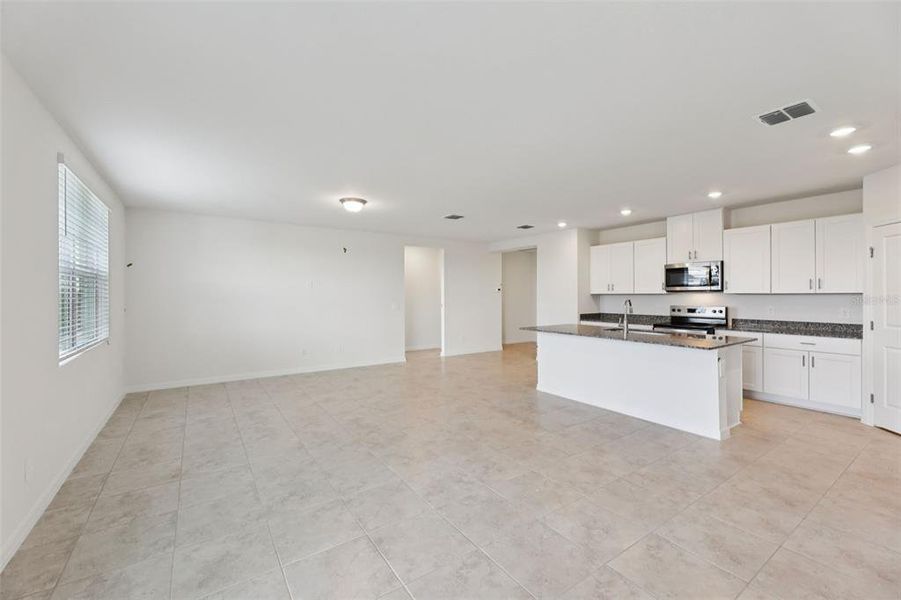 Spacious, unfurnished interior of a new home in Crosswinds - Signature Series, Haines City (Image 15).