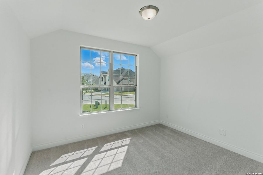 Spacious, unfurnished interior of a new home in Nopal Valley, San Antonio (Image 25).