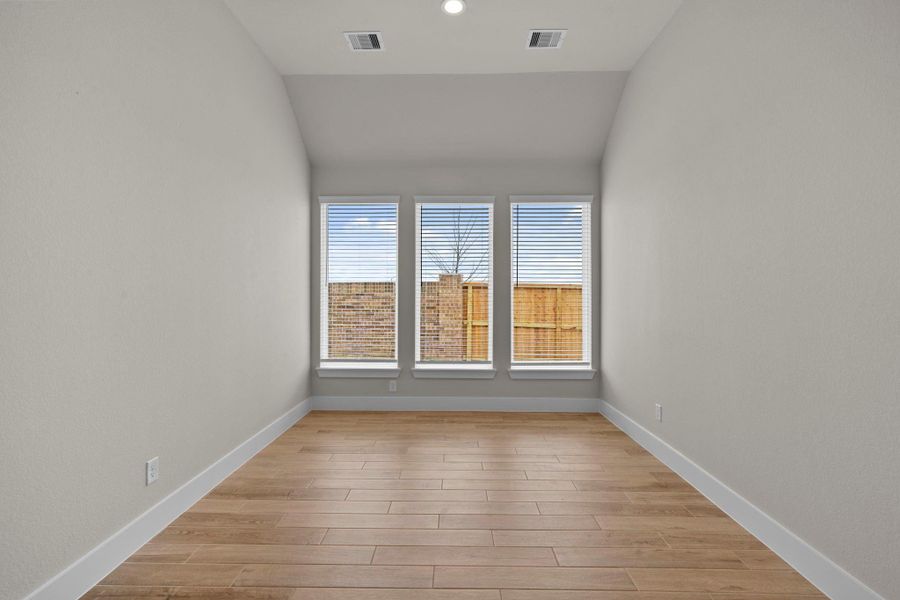 Spacious, unfurnished interior of a new home in Beacon Hill, Waller (Image 27).
