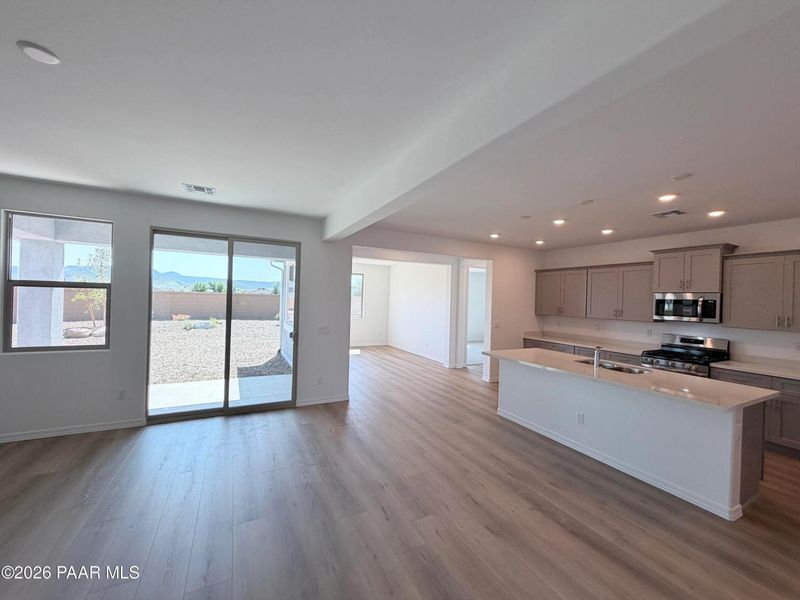 Spacious, unfurnished interior of a new home in North Ridge at Pronghorn Ranch, Prescott Valley (Image 29).