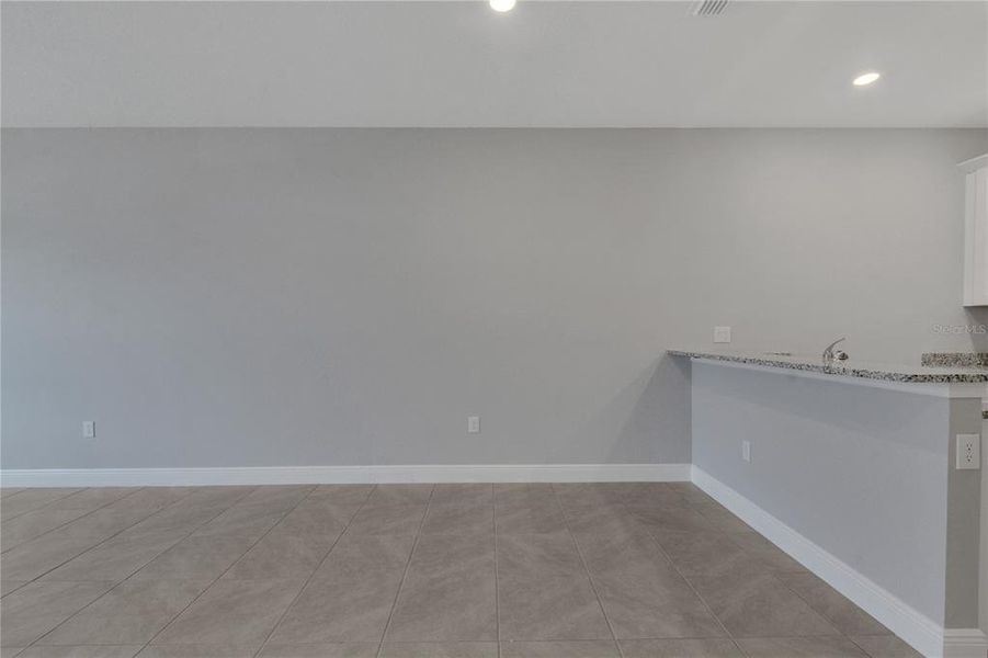 Spacious, unfurnished interior of a new home in , Kissimmee (Image 10).