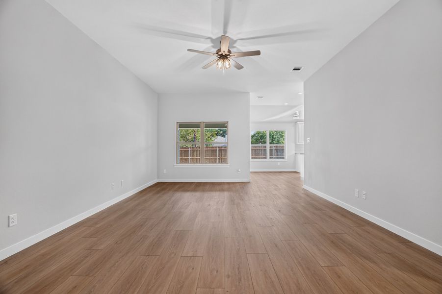 Spacious, unfurnished interior of a new home in Craftsman's Corner, Cleburne (Image 19).