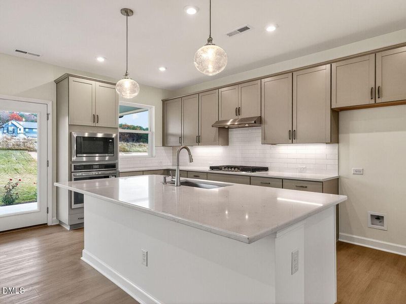 012-1280x960-kitchen