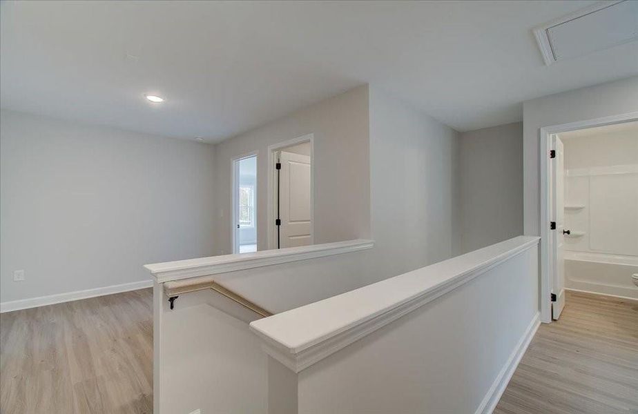 Spacious, unfurnished interior of a new home in Cherokee Township, Acworth (Image 28).