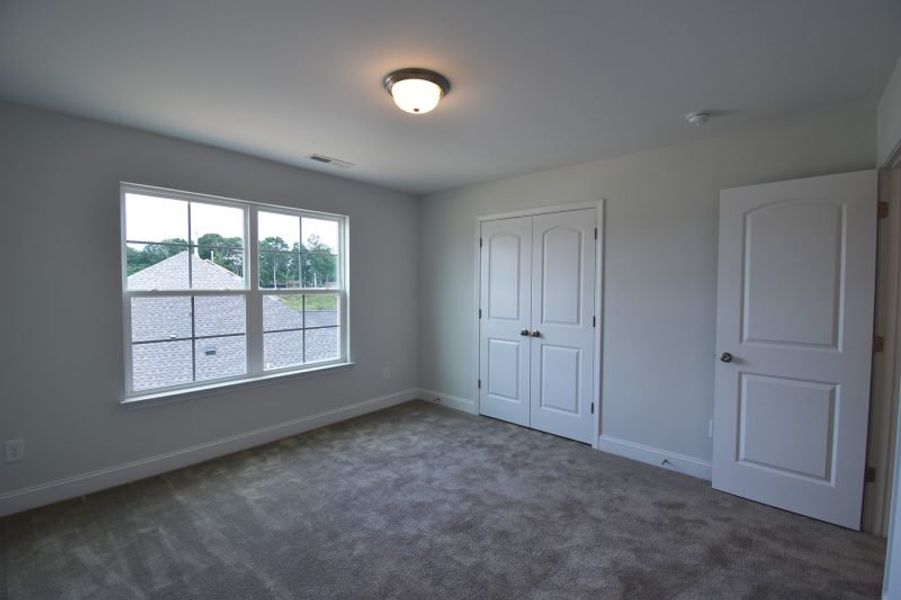Spacious, unfurnished interior of a new home in Avondale, Greensboro (Image 27).
