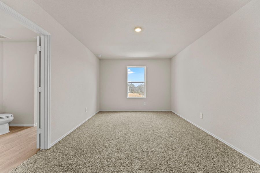 Spacious, unfurnished interior of a new home in Bollinger, Uhland (Image 18).