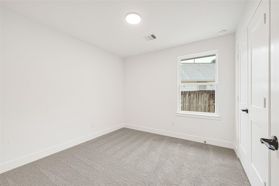 Spacious, unfurnished interior of a new home in Stonebrooke, Conroe (Image 25).
