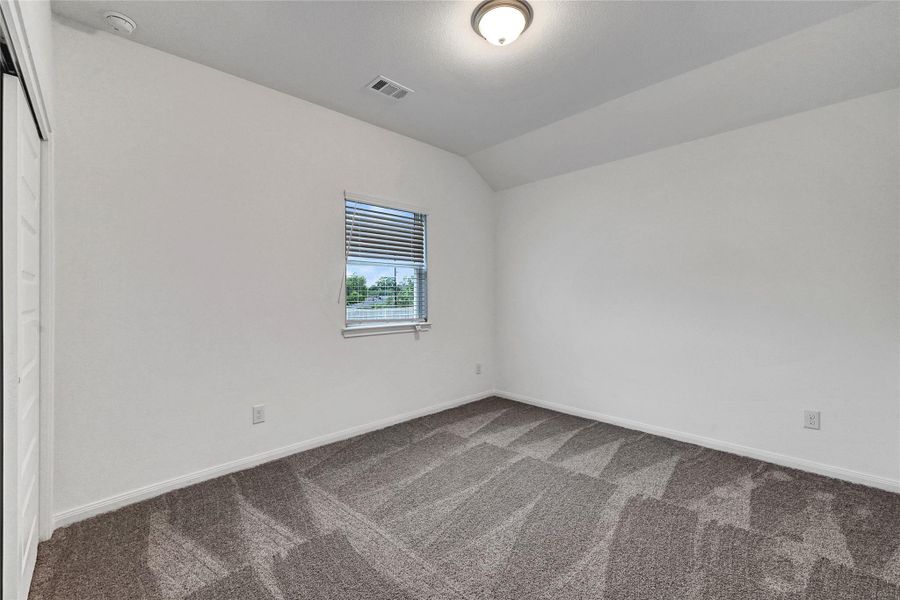 Spacious, unfurnished interior of a new home in Aldine Pines, Houston (Image 28).