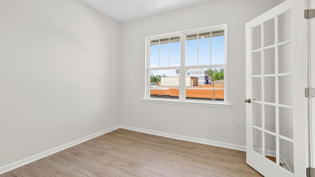 Spacious, unfurnished interior of a new home in Benjamin's Grove, Woodruff (Image 16).