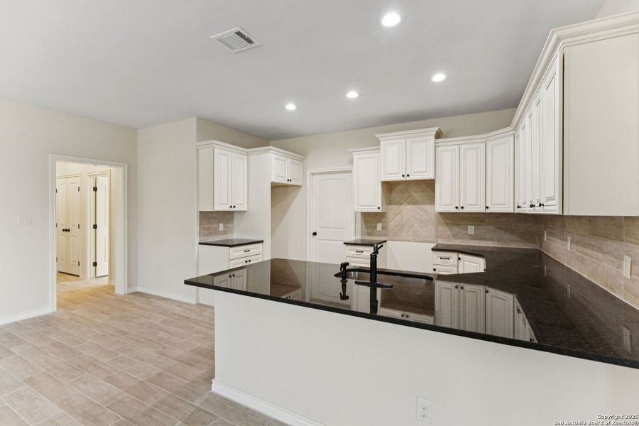 Furnished interior view inside a new home in , Seguin (Image 12).