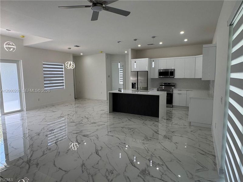 Spacious, unfurnished interior of a new home in , Lehigh Acres (Image 14).