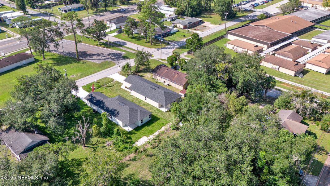 Exterior details and patio area of a home in , Green Cove Springs (Image 4).