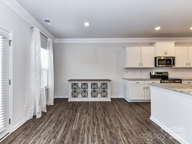 Spacious, unfurnished interior of a new home in , Midland (Image 34).