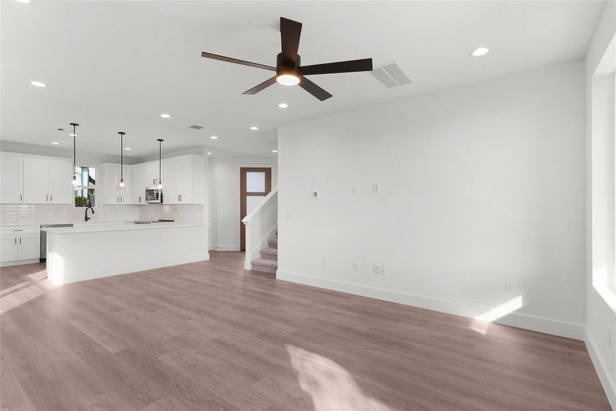 Spacious, unfurnished interior of a new home in , Burnet (Image 19).