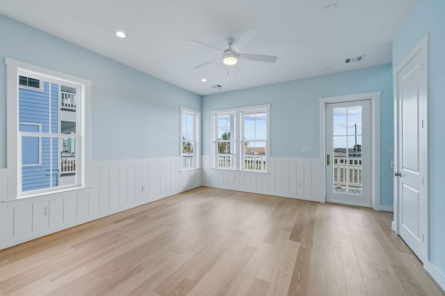 Spacious, unfurnished interior of a new home in , Galveston (Image 31).