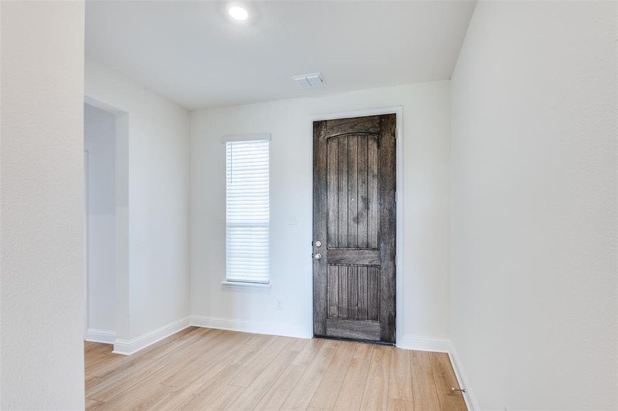 Spacious, unfurnished interior of a new home in Sierra Vista at Kelly Ranch, Aledo (Image 25).