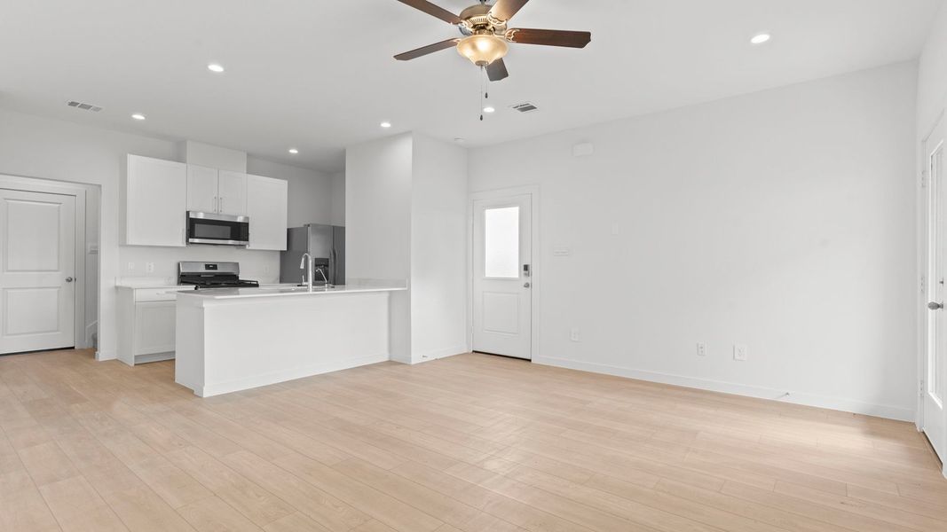 Spacious, unfurnished interior of a new home in Lexington Village, Missouri City (Image 26). Spacious, unfurnished interior of a new home in Lexington Village, Missouri City (Image 26).