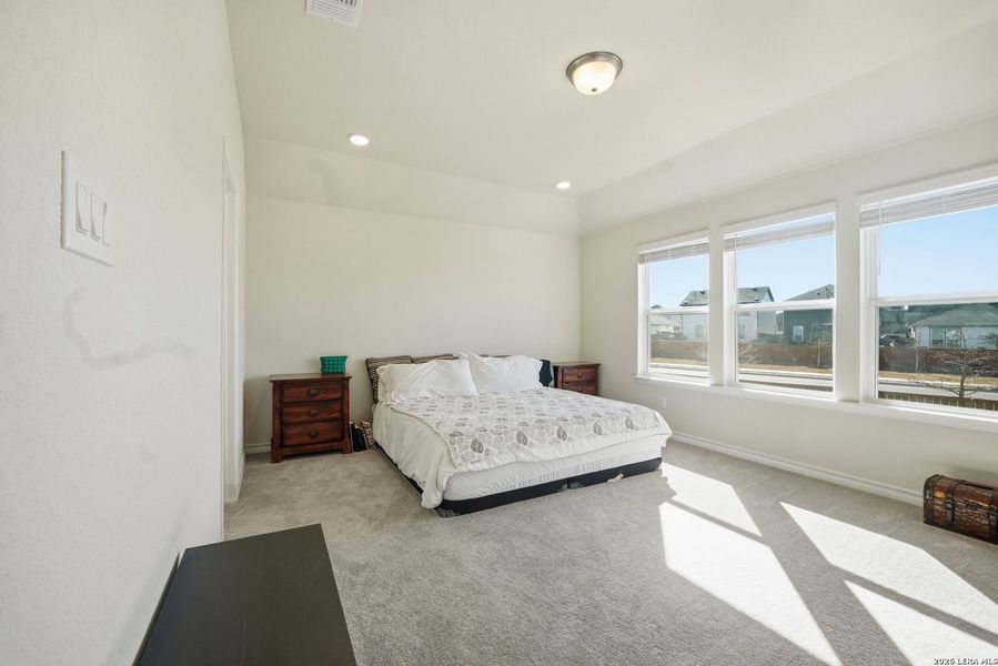 Furnished interior view inside a new home in Horizon Ridge, San Antonio (Image 15). Furnished interior view inside a new home in Horizon Ridge, San Antonio (Image 15).