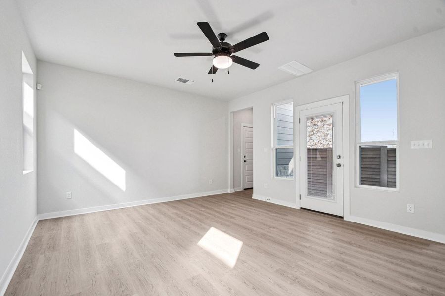 Spacious, unfurnished interior of a new home in Avery Centre, Round Rock (Image 25).