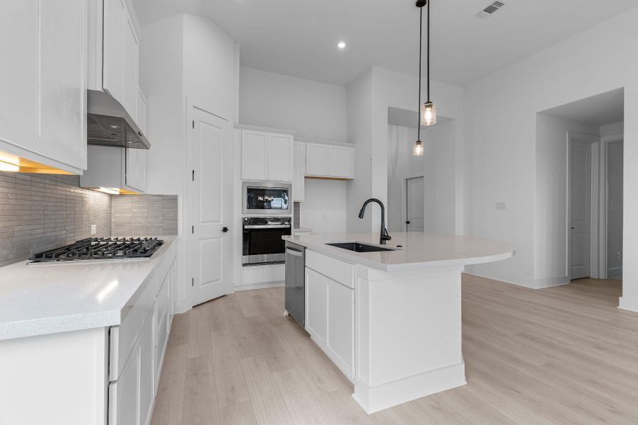 Stunning finishes in Light & Bright Kitchen