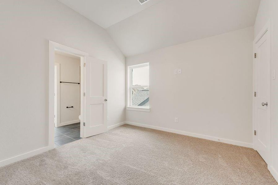 Spacious, unfurnished interior of a new home in Edgewater, Fate (Image 14).