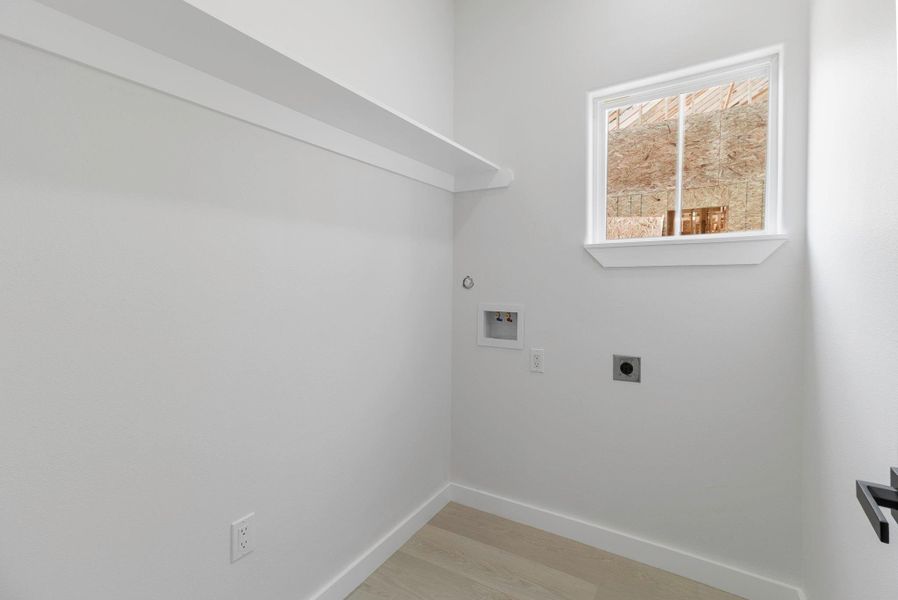 Spacious, unfurnished interior of a new home in , Onalaska (Image 24).