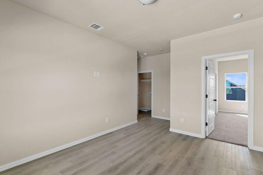 Spacious, unfurnished interior of a new home in Trails of Fossil Creek, Fort Worth (Image 23).