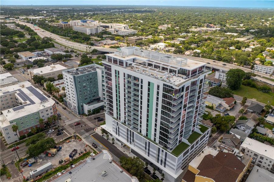 Condo located in St. Petersburg, FL showcasing its design and architecture (Image 45).