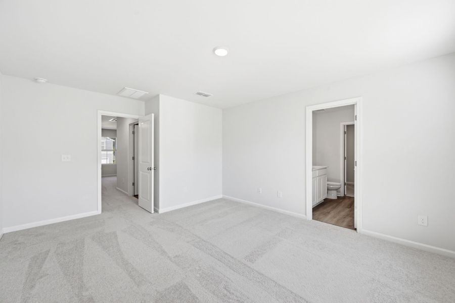 Spacious, unfurnished interior of a new home in Grand Arbor, Blythewood (Image 11).