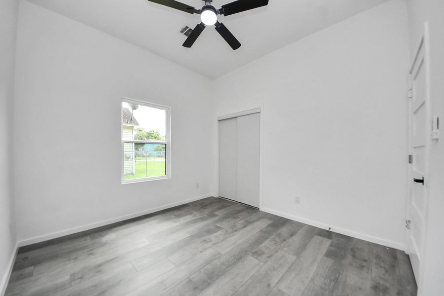 Spacious, unfurnished interior of a new home in , Baytown (Image 15).