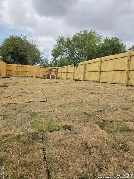 Exterior details and patio area of a home in , San Antonio (Image 4).
