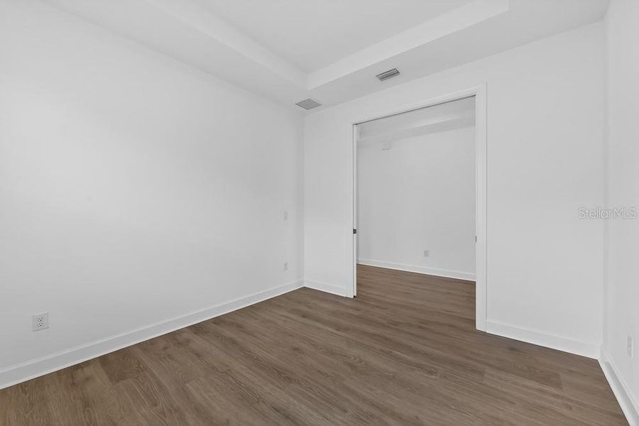 Spacious, unfurnished interior of a new home in Esplanade at Azario Lakewood Ranch, Bradenton (Image 33). Spacious, unfurnished interior of a new home in Esplanade at Azario Lakewood Ranch, Bradenton (Image 33).