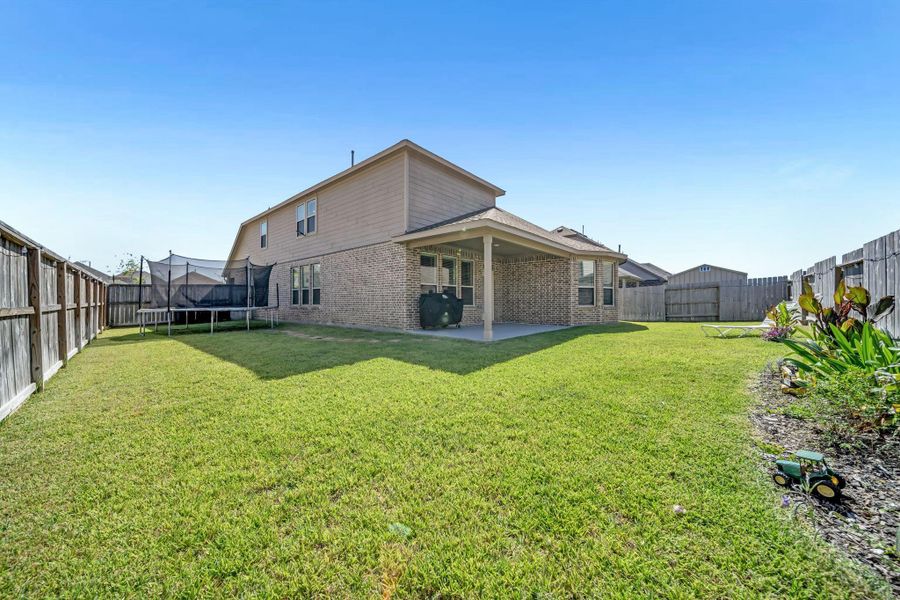 Exterior details and patio area of a home in Mavera, Conroe (Image 19).