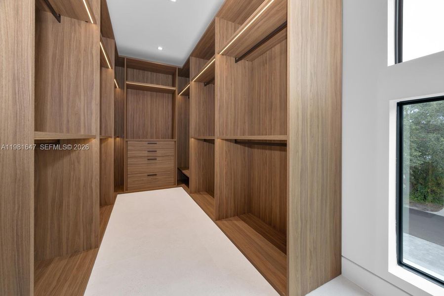 Image 73 of a home in .