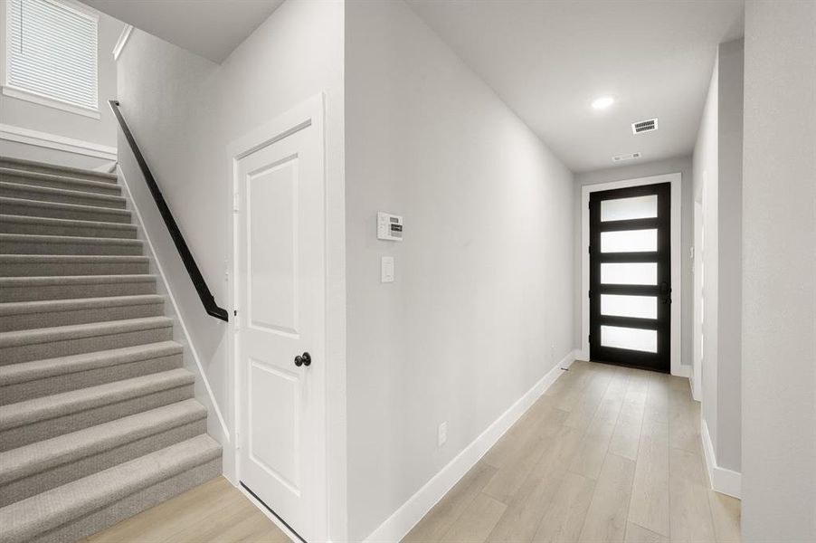 Spacious, unfurnished interior of a new home in Llano Springs, Fort Worth (Image 17).