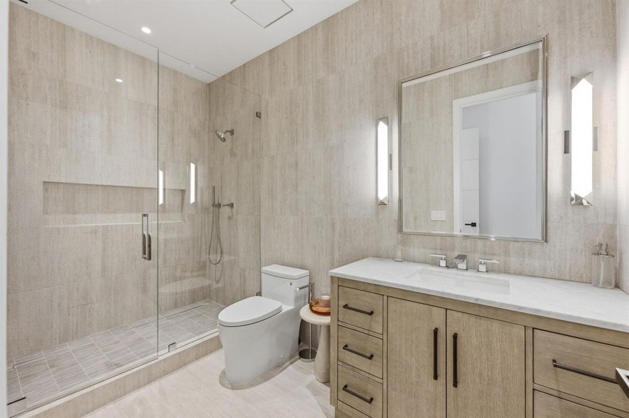 BATHROOM #4 BATHROOM #4