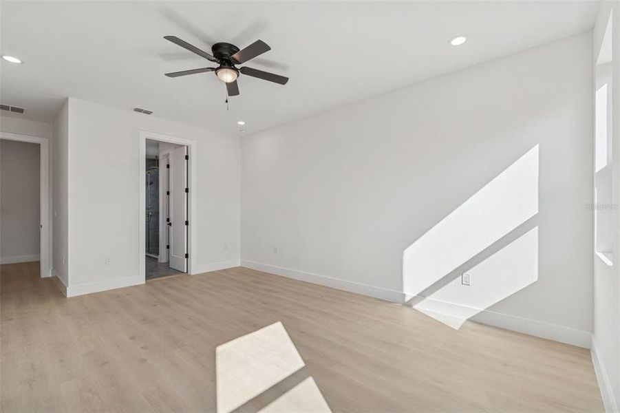 Spacious, unfurnished interior of a new home in , Tampa (Image 59).