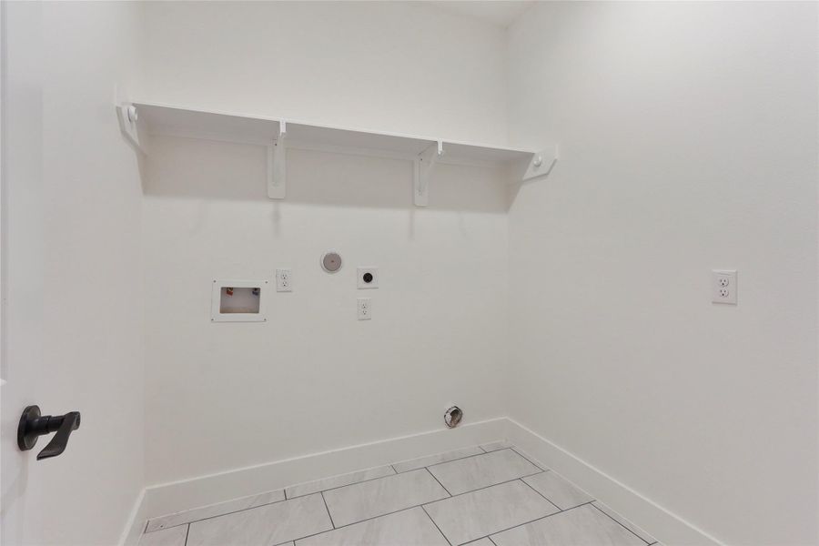 Spacious, unfurnished interior of a new home in , Prairie View (Image 15).