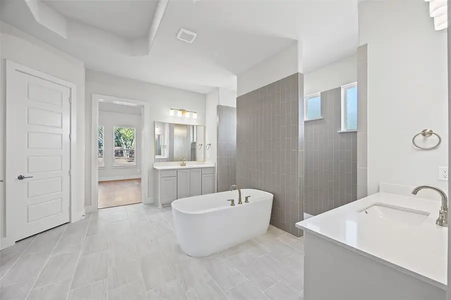 Furnished interior view inside a new home in Waterfall Ranch - 1 Acre Lots, Waxahachie (Image 4).