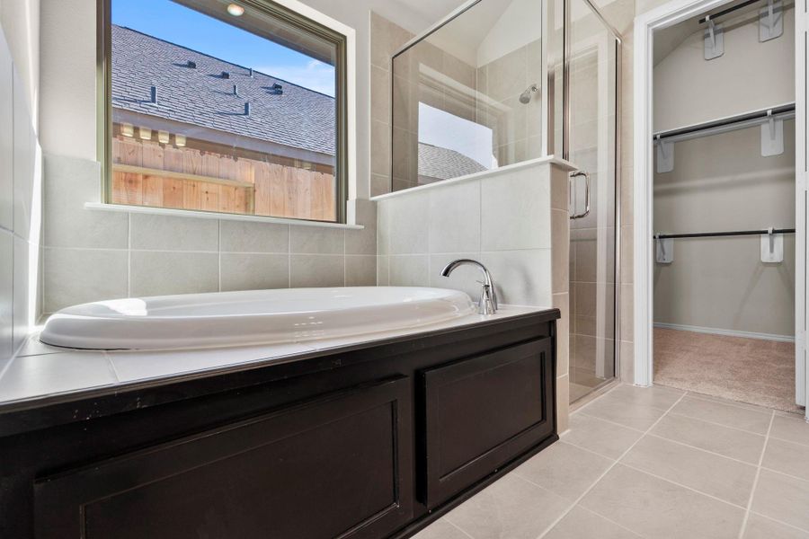 Furnished interior view inside a new home in The Highlands 45', Porter (Image 13).