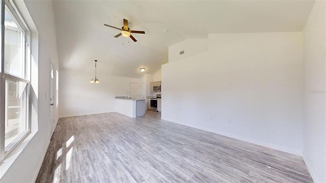 Spacious, unfurnished interior of a new home in , Dunnellon (Image 23).