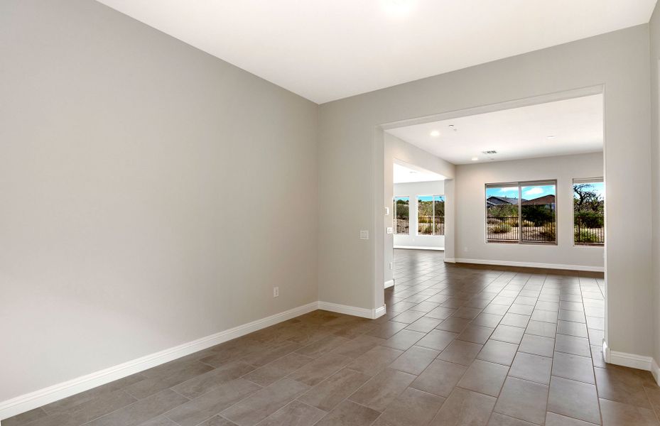 Spacious, unfurnished interior of a new home in Vistoso Canyon Estates, Oro Valley (Image 16).