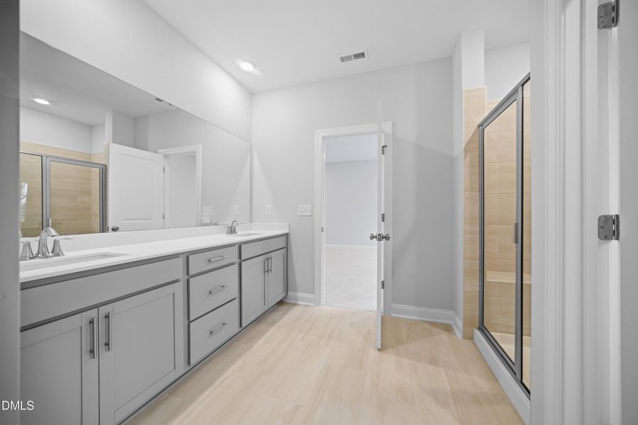 SUN_Everlee_Pic_TryonIII_QMI_217_Owners_