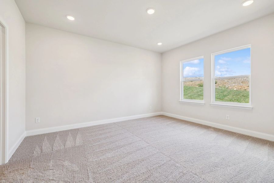 Spacious, unfurnished interior of a new home in Cades Bluff, Lebanon (Image 25).