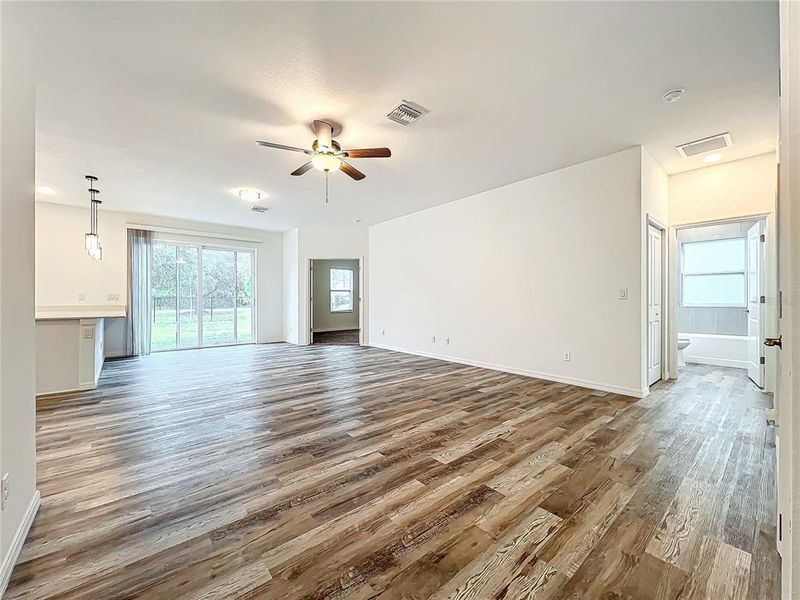 Spacious, unfurnished interior of a new home in , Port Charlotte (Image 14).