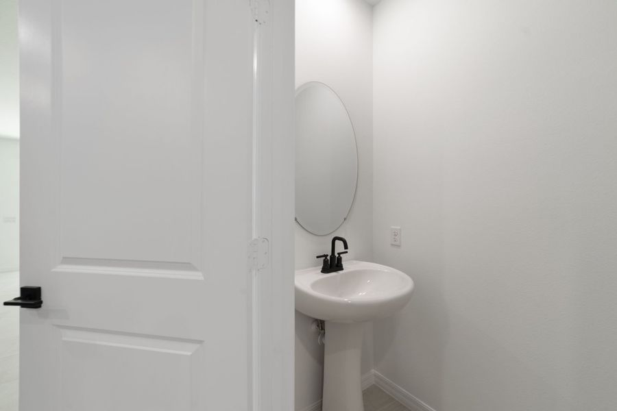 Furnished interior view inside a new home in Towns at Greenleaf, Oviedo (Image 13).