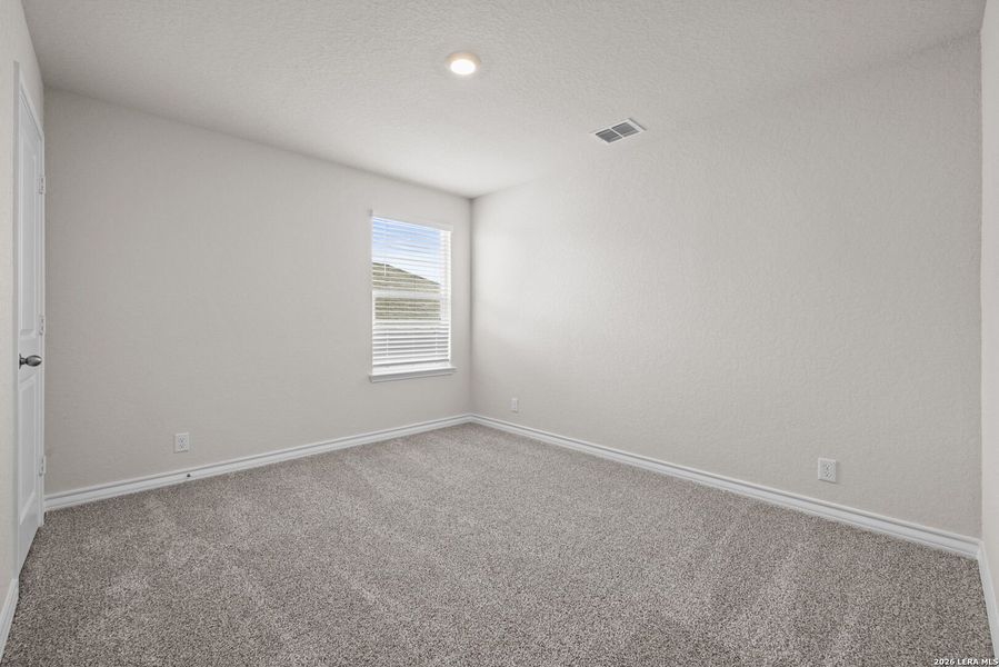 Spacious, unfurnished interior of a new home in Stonehill, San Antonio (Image 14).