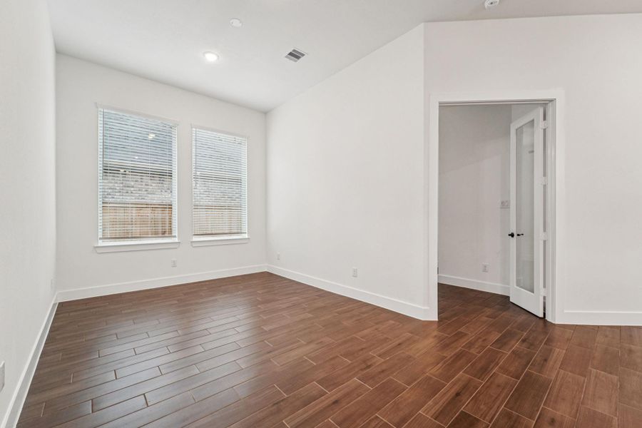 Spacious, unfurnished interior of a new home in Kresston, Montgomery (Image 46).