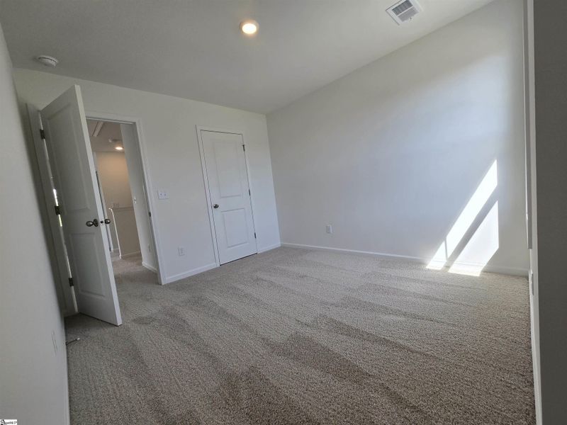 Spacious, unfurnished interior of a new home in Shiloh Trail, Wellford (Image 33).