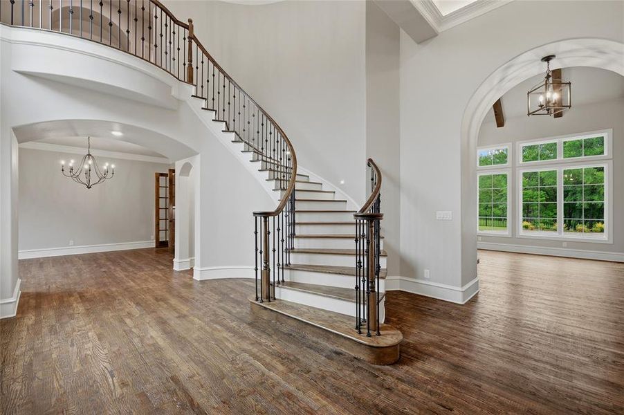 Spacious, unfurnished interior of a new home in , Sherman (Image 13).